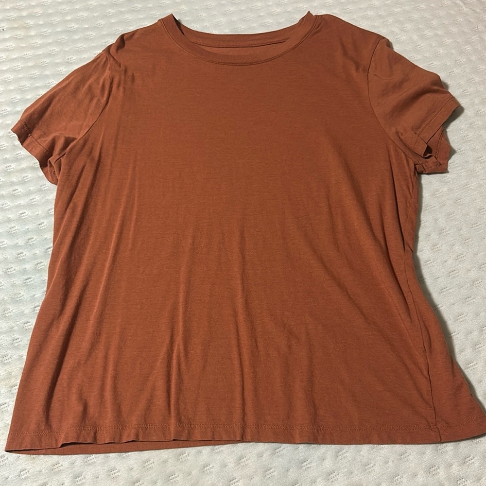 Dark orange tee